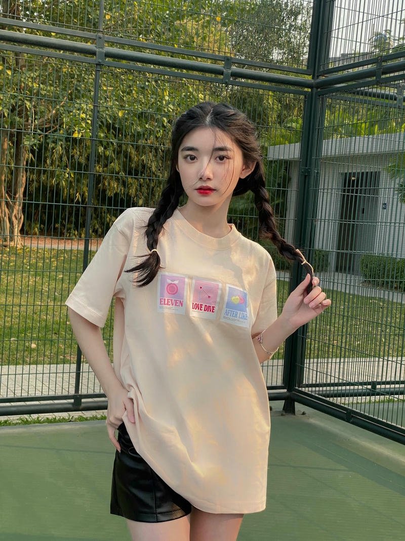 Ảnh Quỳnh Trương Tiktok mặc đồ thể thao trên sân tập