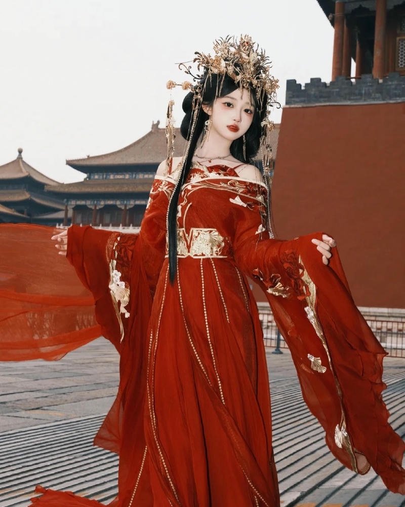 Ảnh gái xinh cổ trang múa tay áo dài màu đỏ đẹp