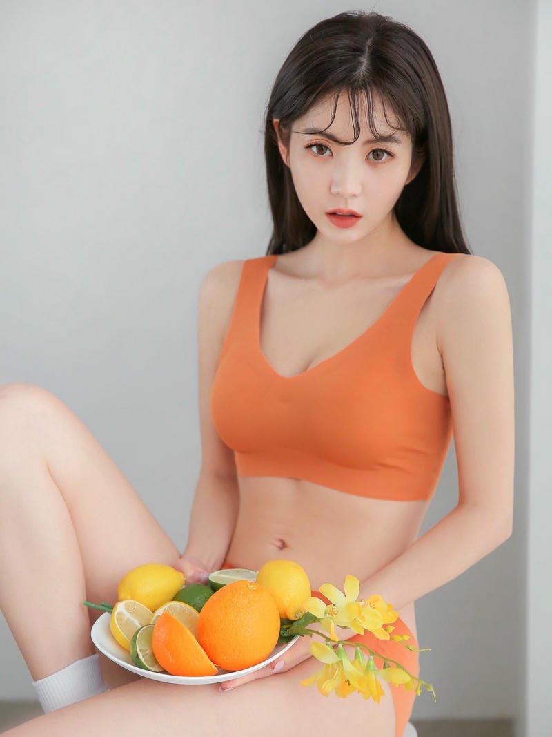 Ảnh gái xinh hàn quốc mặc áo cam quần ngắn trẻ trung