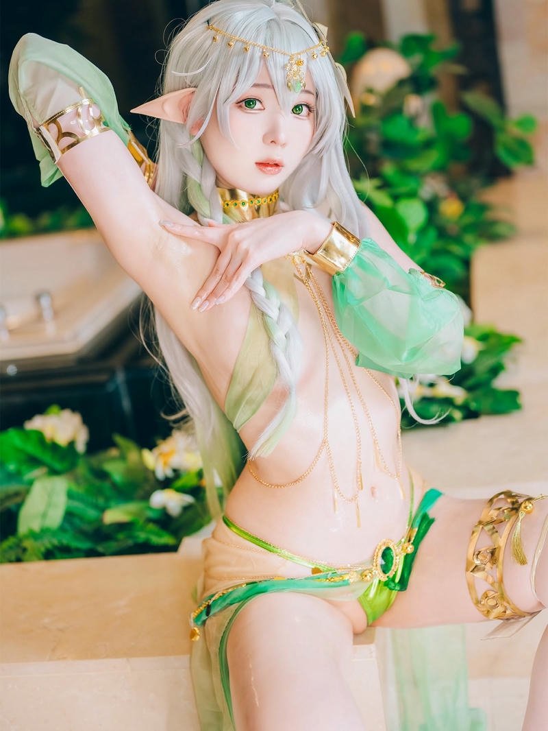 Ảnh sexy anime cosplay hòa mình vào thiên nhiên xanh mát mắt
