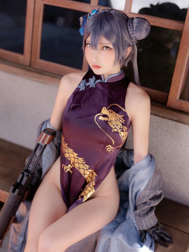 Ảnh sexy anime cosplay mặc sườn xám cách tân xẻ tà rất cao
