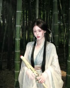 Chụp ảnh cổ trang nữ váy trắng đứng trong rừng trúc xanh