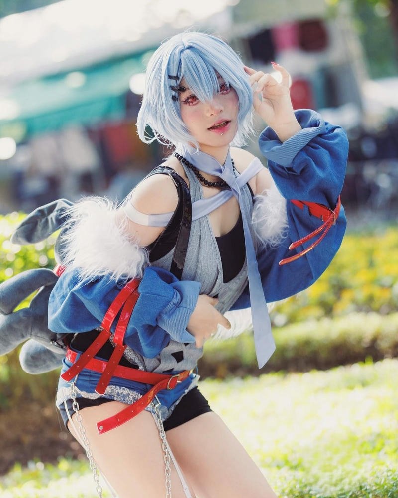 Cosplay Ganyu Genshin Impact sừng đỏ trang phục bó sát