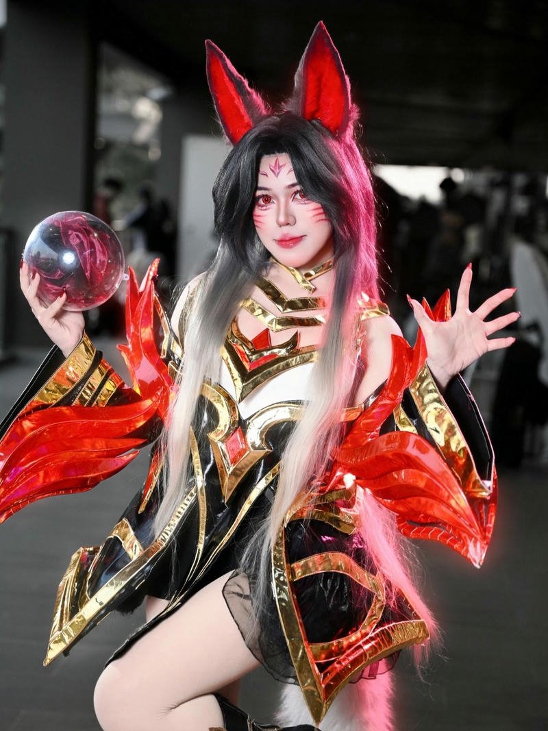 Cosplay anime nữ hồ ly trang phục đỏ đen bí ẩn