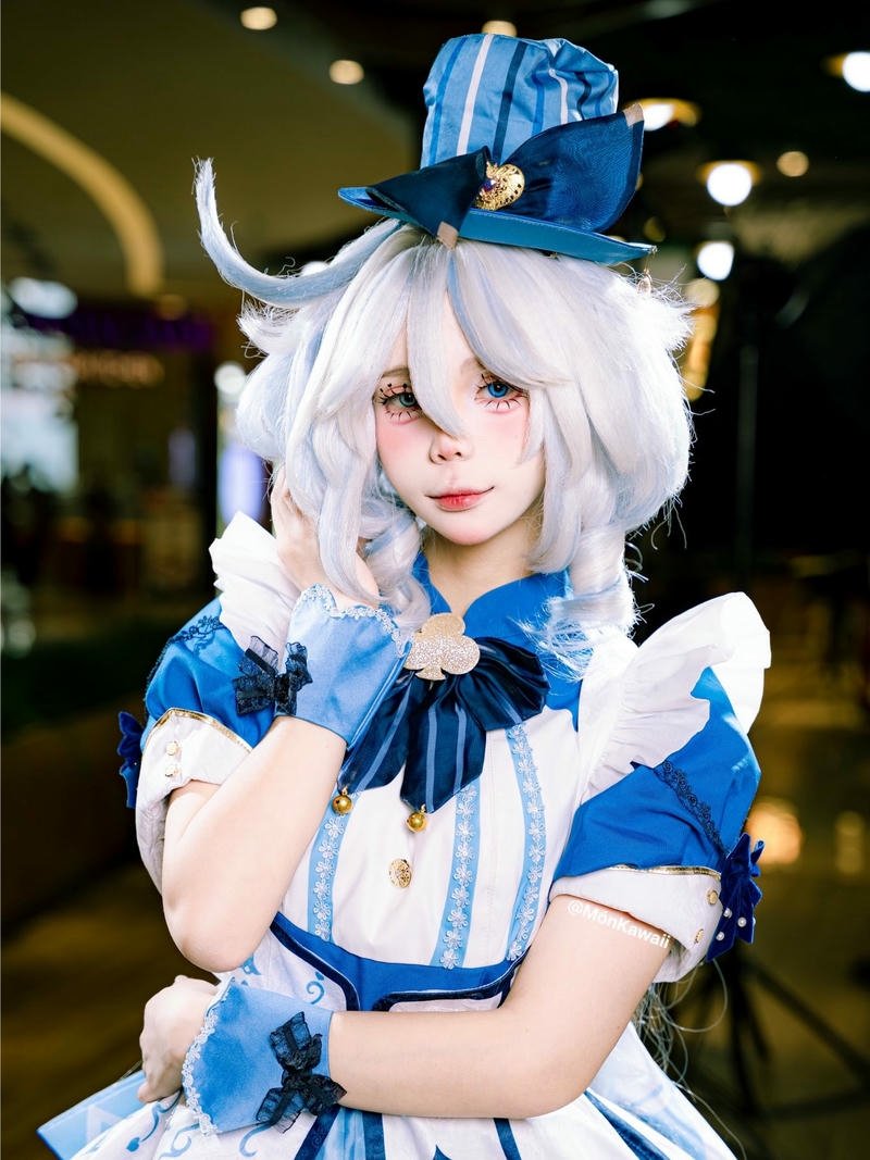Cosplay anime nữ tóc trắng ngắn trang phục xanh dương cute