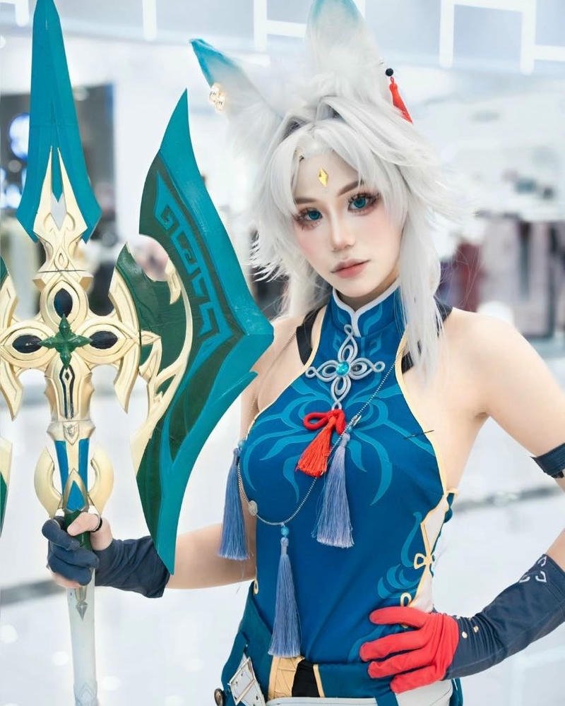 Cosplay hồ ly 9 đuôi trang phục chiến binh xanh ngầu