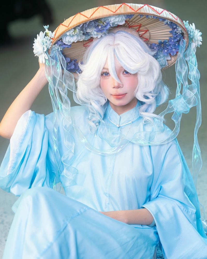 Cosplay tiên nữ váy xanh nhạt bồng bềnh như mây