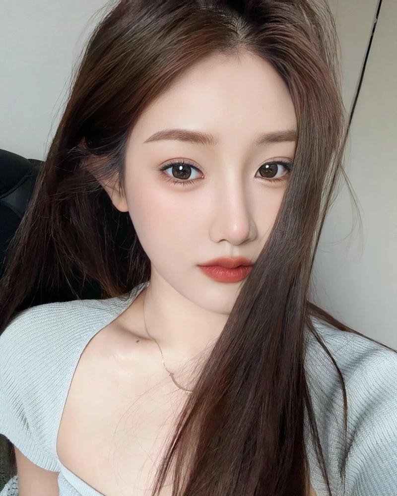 Gái trung quốc quyến rũ mặc áo trắng khoét sâu gợi cảm