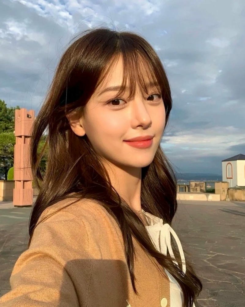 Gái xinh hàn quốc chụp ảnh dưới nắng chiều vàng rực rỡ