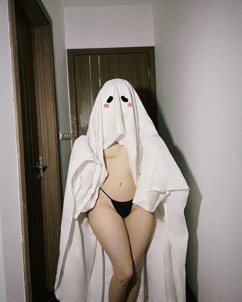 Gái xinh mặc bikini hóa trang phong cách dễ thương