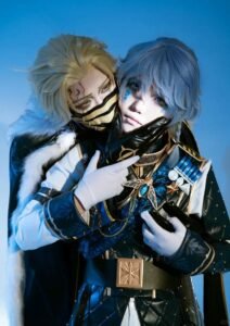 Hình cosplay đôi bối cảnh giả tưởng ánh sáng xanh bí ẩn