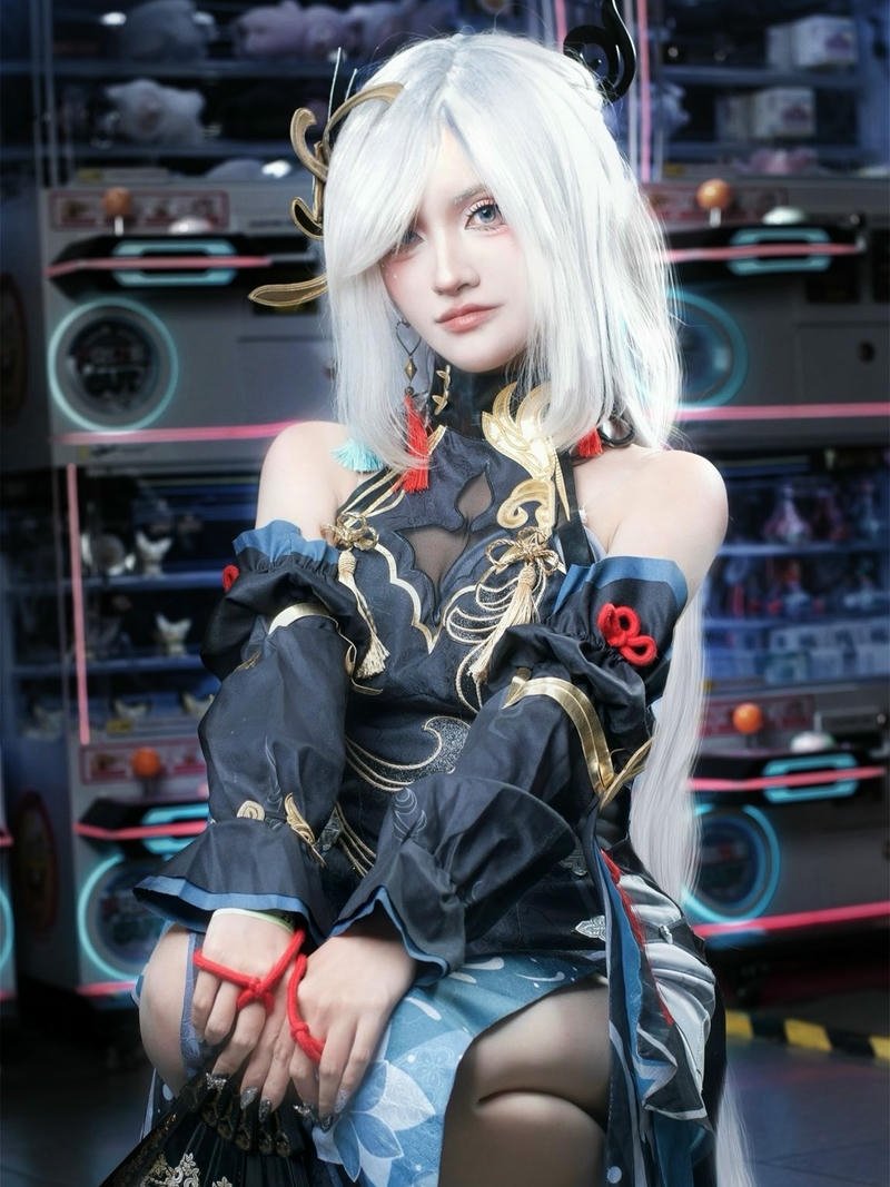 Hóa trang anime nữ phong cách gothic lolita đen huyền bí