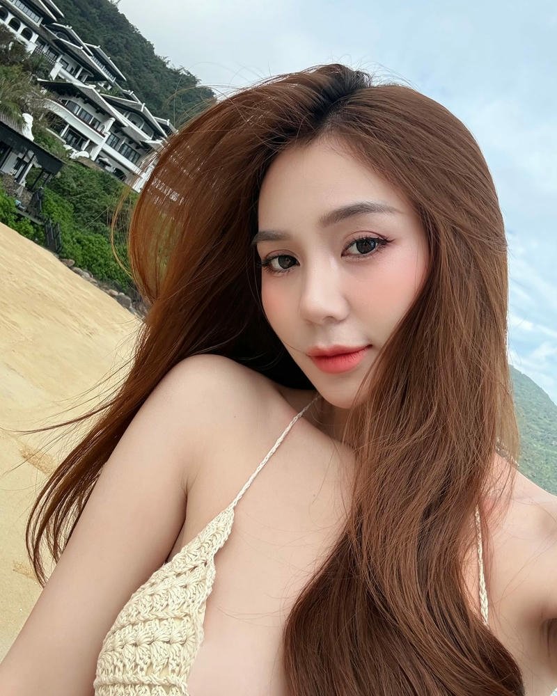 Hoàng Kim Chi mặt mộc trang điểm nhẹ nhàng xinh đẹp cuốn hút