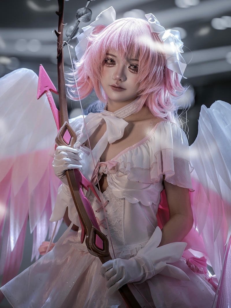 Trang phục cosplay Madoka váy hồng cánh trắng lộng lẫy