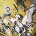 ảnh anime nữ cute nằm trong giỏ xe đẩy