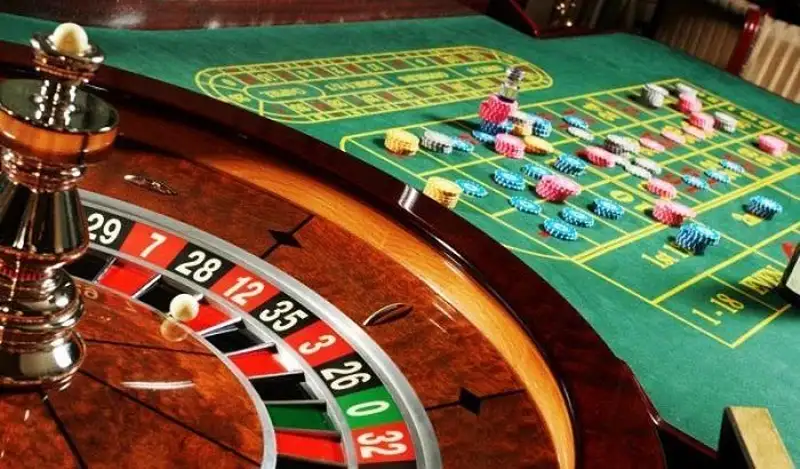 Tuyệt chiêu đặt cược Roulette bao vây bàn xoay