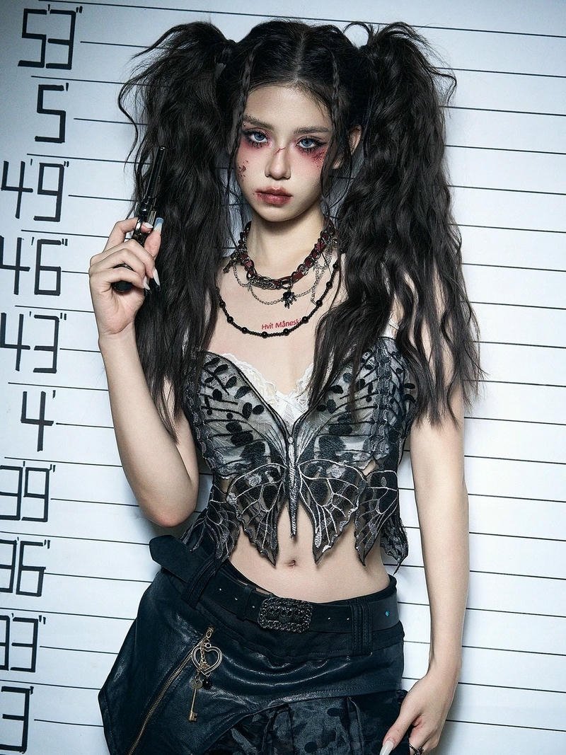 Ảnh bad girl buộc tóc hai bên mặc áo hở eo