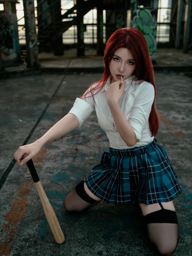 Ảnh bad girl cầm gậy bóng chày đứng trong ngõ hẻm