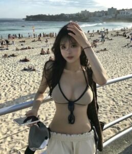 Ảnh chân dung cô học sinh vòng một nổi bật đẹp