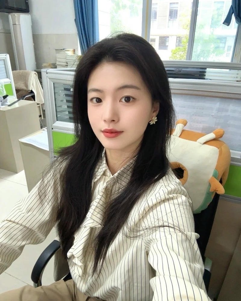 Ảnh gái văn phòng chụp ảnh tự sướng xinh đẹp trẻ trung