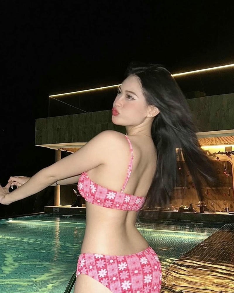 Ảnh gái xinh bikini ánh nắng lấp lánh