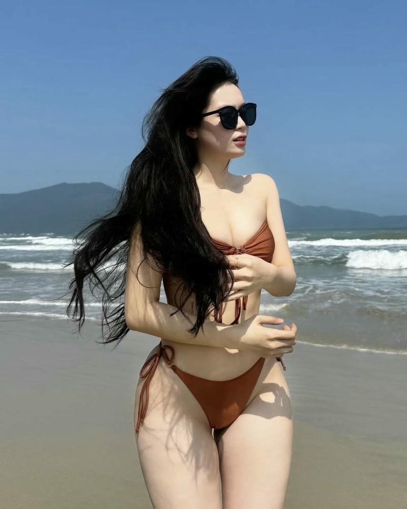 Ảnh gái xinh bikini vòng ba đầy đặn