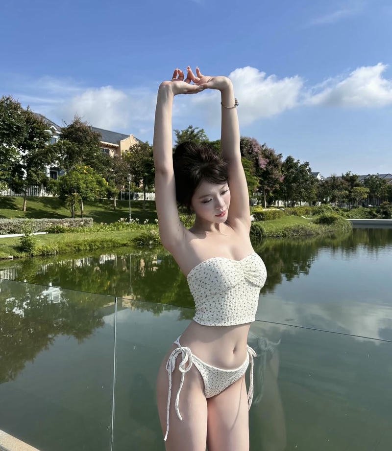 Ảnh gái xinh sexy ánh đèn mờ ảo