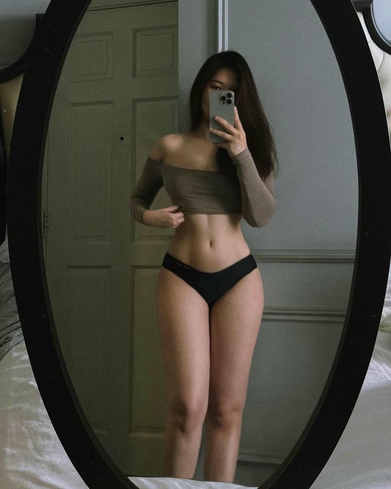 Ảnh gái xinh tự sướng body thiêu đốt ánh nhìn