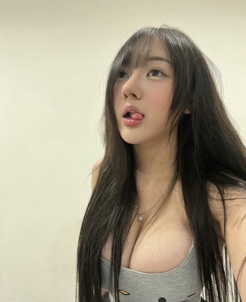 Ảnh gái xinh vú khoe vú to đẹp cuốn hút