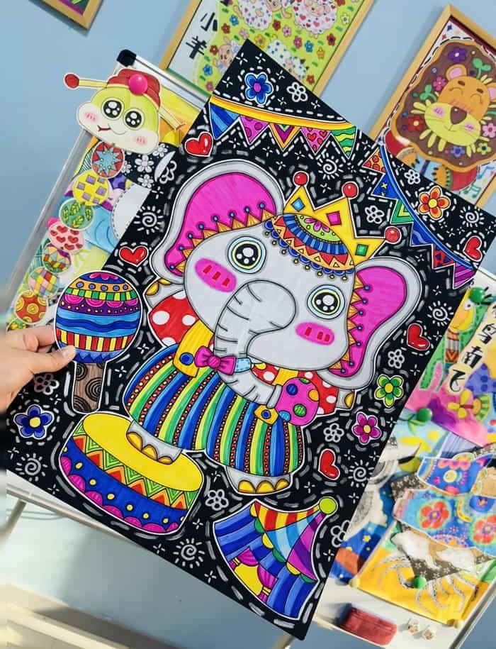 Bức tranh vẽ con voi dễ thương màu sắc