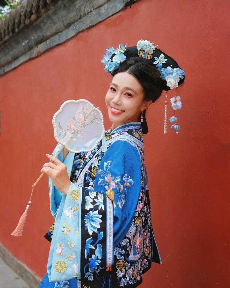 Cosplay cổ trang phong thái lịch lãm đầy thu hút