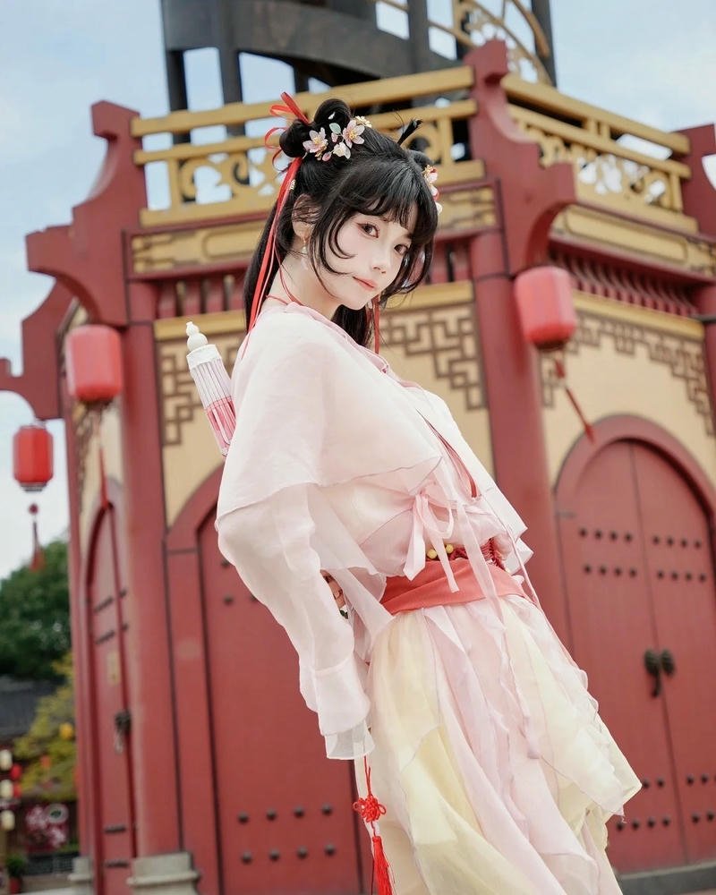 Cosplay cổ trang sắc màu trầm ấm rất hài hòa
