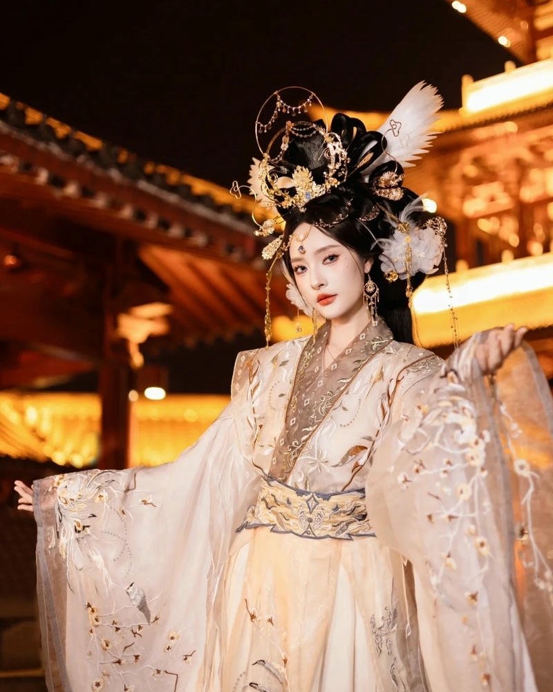 Cosplay cổ trang thần thái tự nhiên đầy nghệ thuật