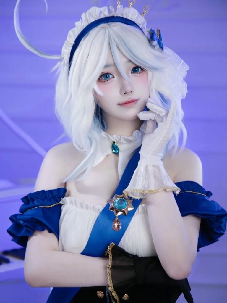 Cosplay hầu gái tóc trắng trang phục xanh dương lạ mắt đẹp