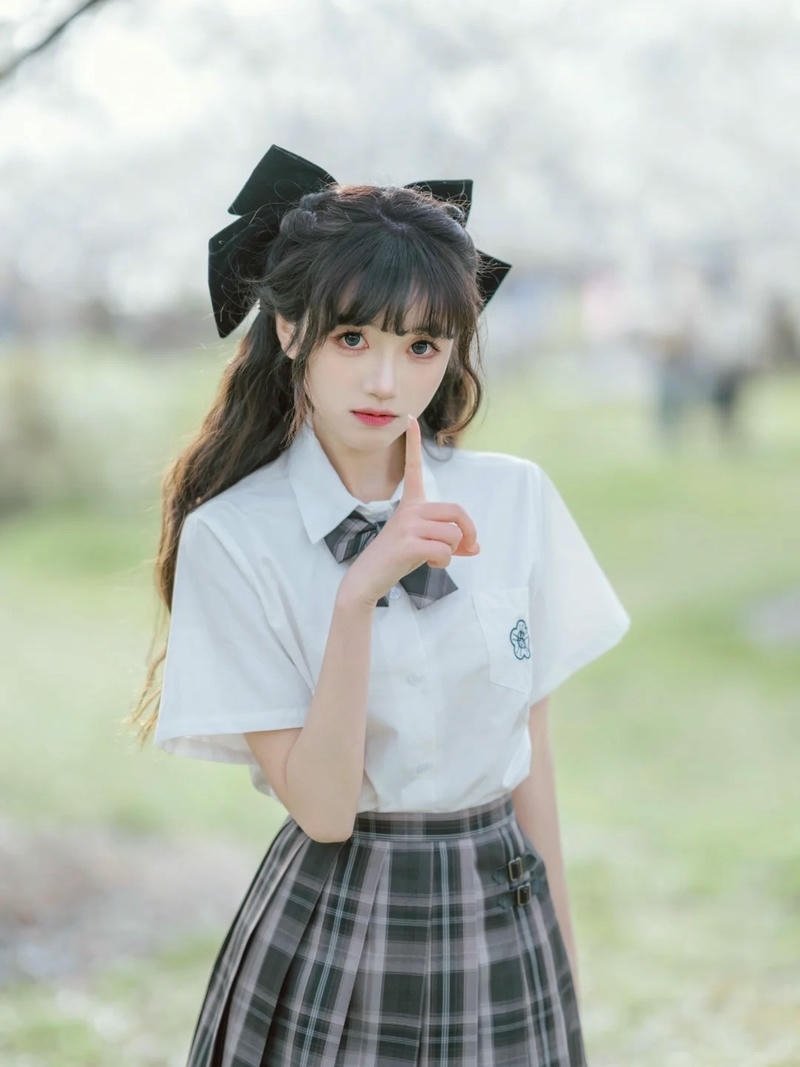 Cosplay học sinh nữ tạo hình trong sáng dễ thương