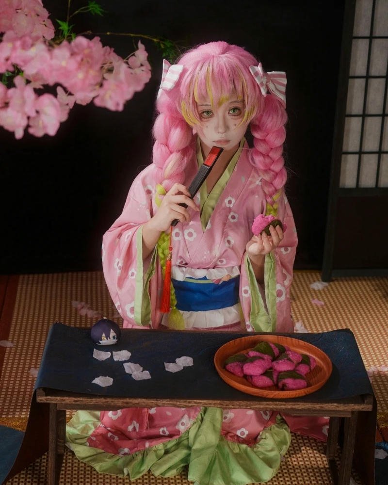 Cosplay luyến trụ không khí anime thể hiện rõ nét