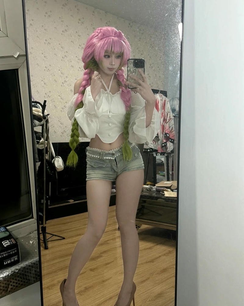 Cosplay luyến trụ phong cách nhập vai rất chân thật