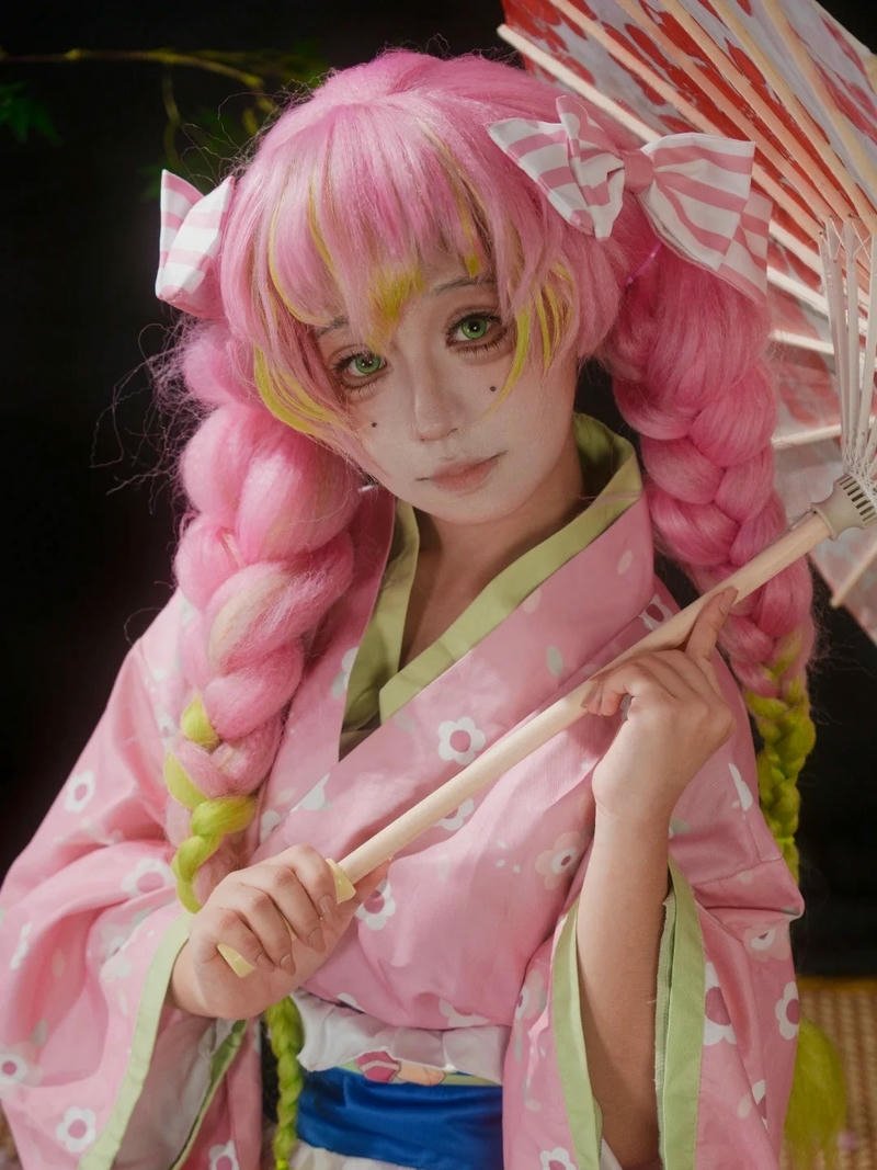 Cosplay luyến trụ tạo hình quen thuộc với người xem