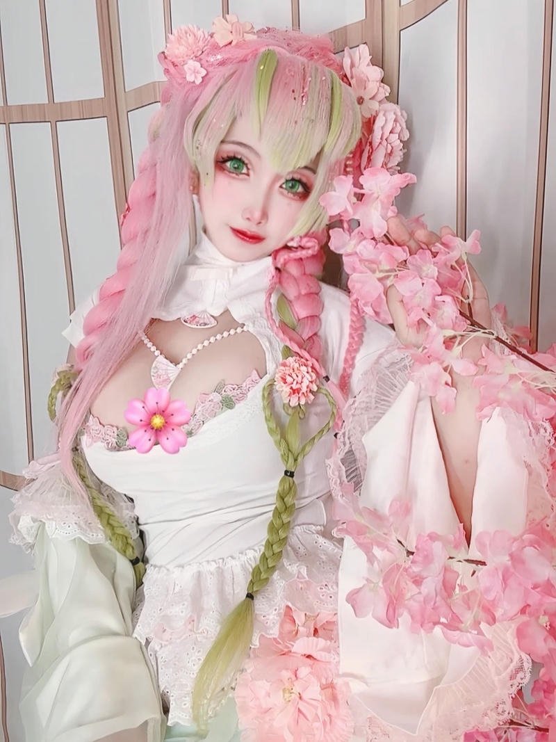 Cosplay luyến trụ trang phục chi tiết nhìn rất đẹp