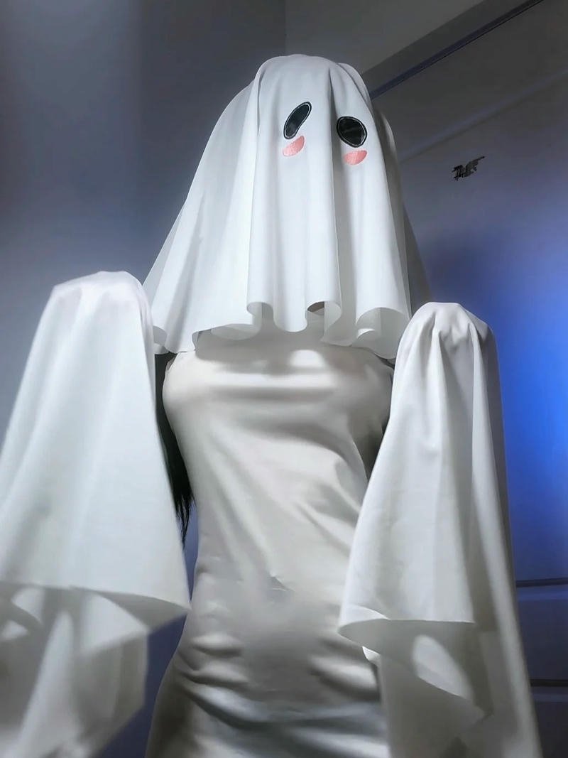 Cosplay ma nữ biểu cảm đáng sợ rất chân thực