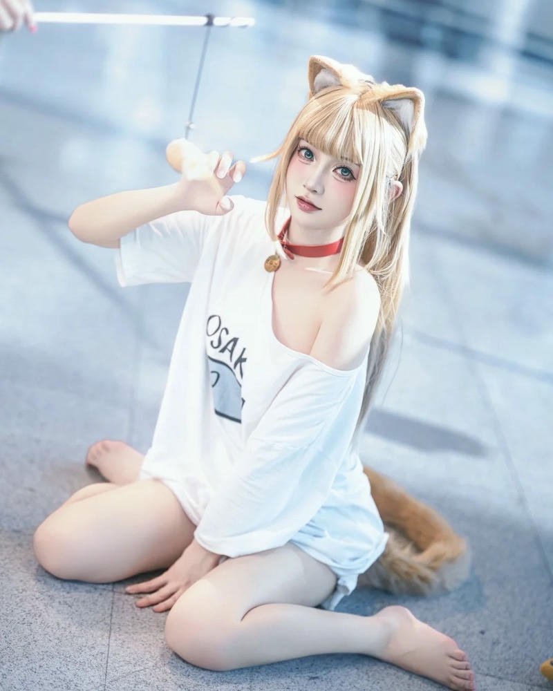 Cosplay mèo phong thái tự nhiên rất đáng yêu