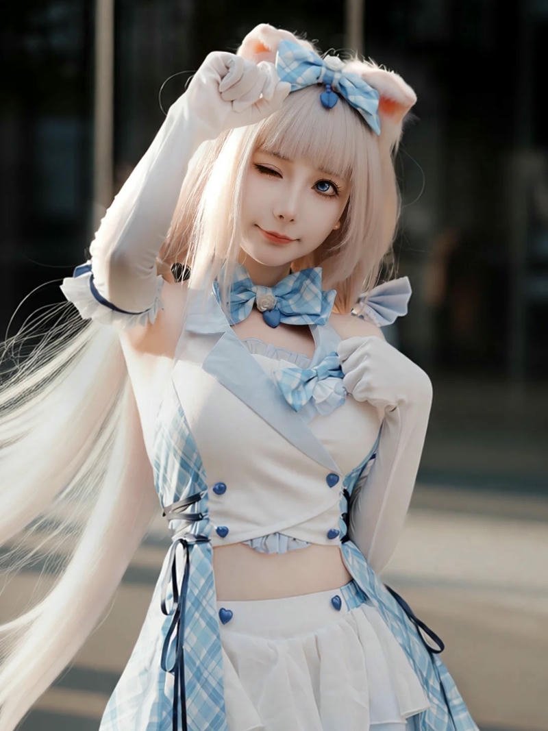 Cosplay mèo tạo dáng đáng yêu đầy cuốn hút