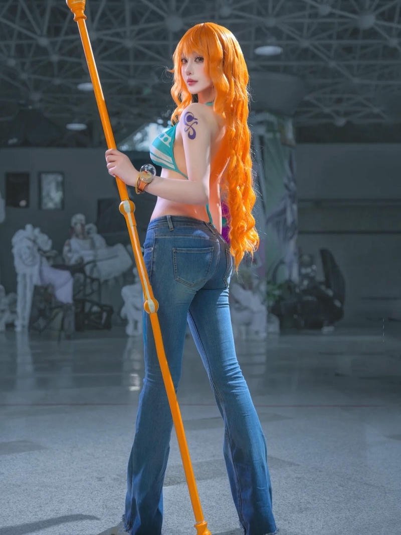 Cosplay nami khung cảnh đại dương xanh mát hài hòa