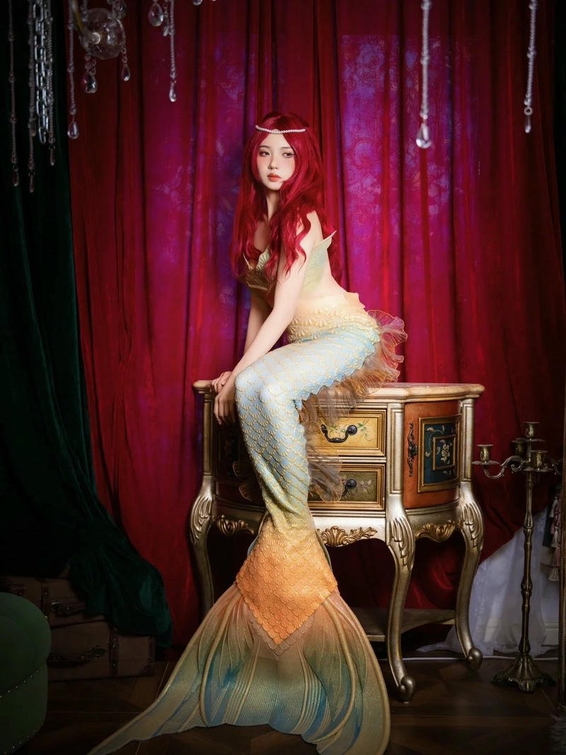 Cosplay nàng tiên cá bố cục hài hòa tự nhiên