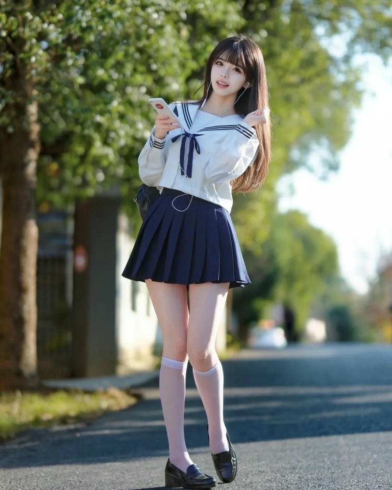 Cosplay nữ sinh bối cảnh học đường trẻ trung vui