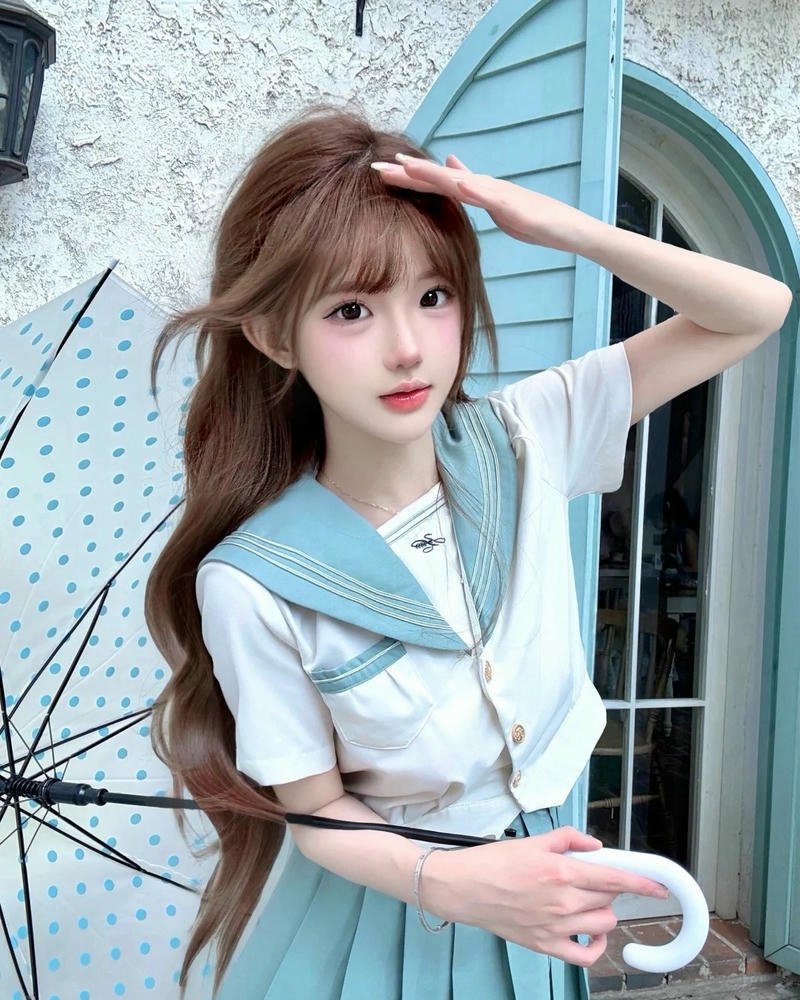 Cosplay nữ sinh hình tượng học sinh trong sáng dị