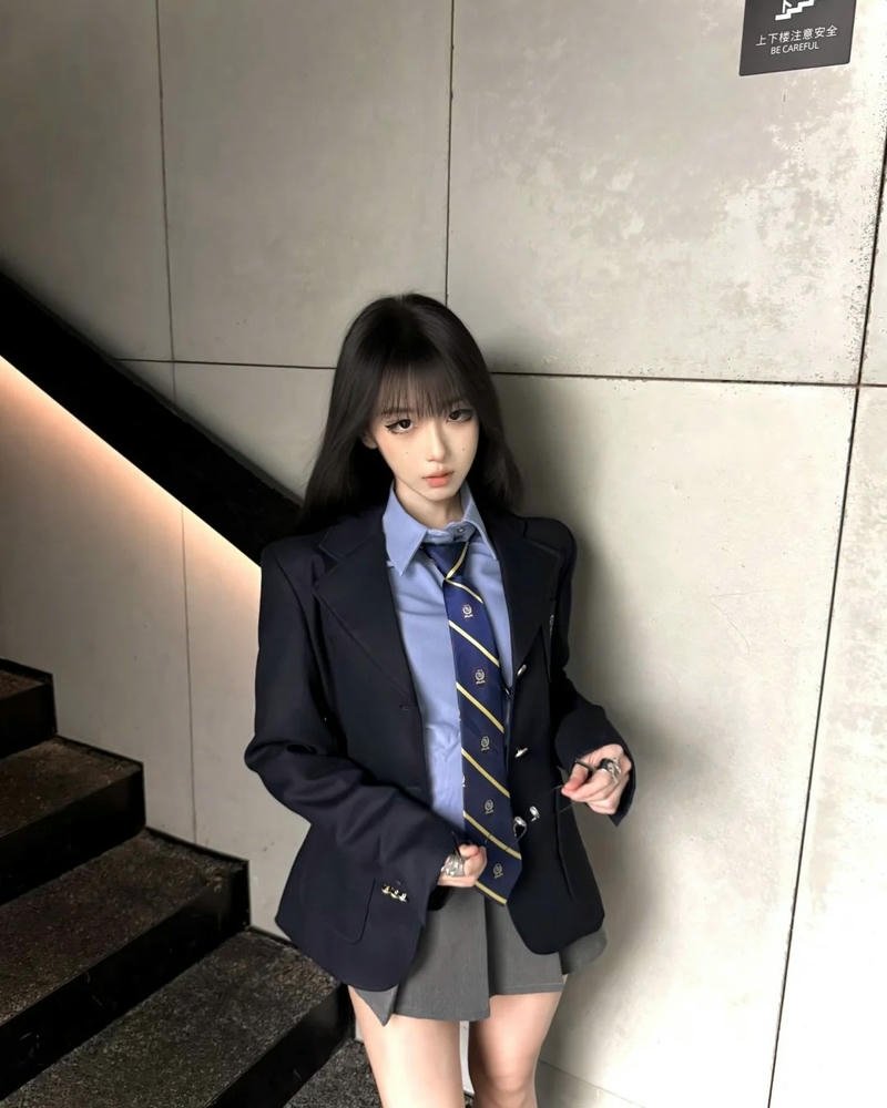 Cosplay nữ sinh phong cách học đường trẻ trung năng