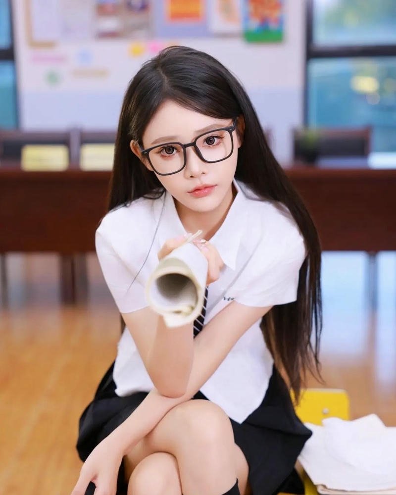 Cosplay nữ sinh tạo hình dễ thương trong bối cảnh