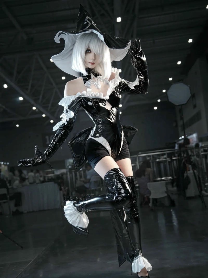 Cosplay phù thủy hình tượng nhân vật rất độc đáo