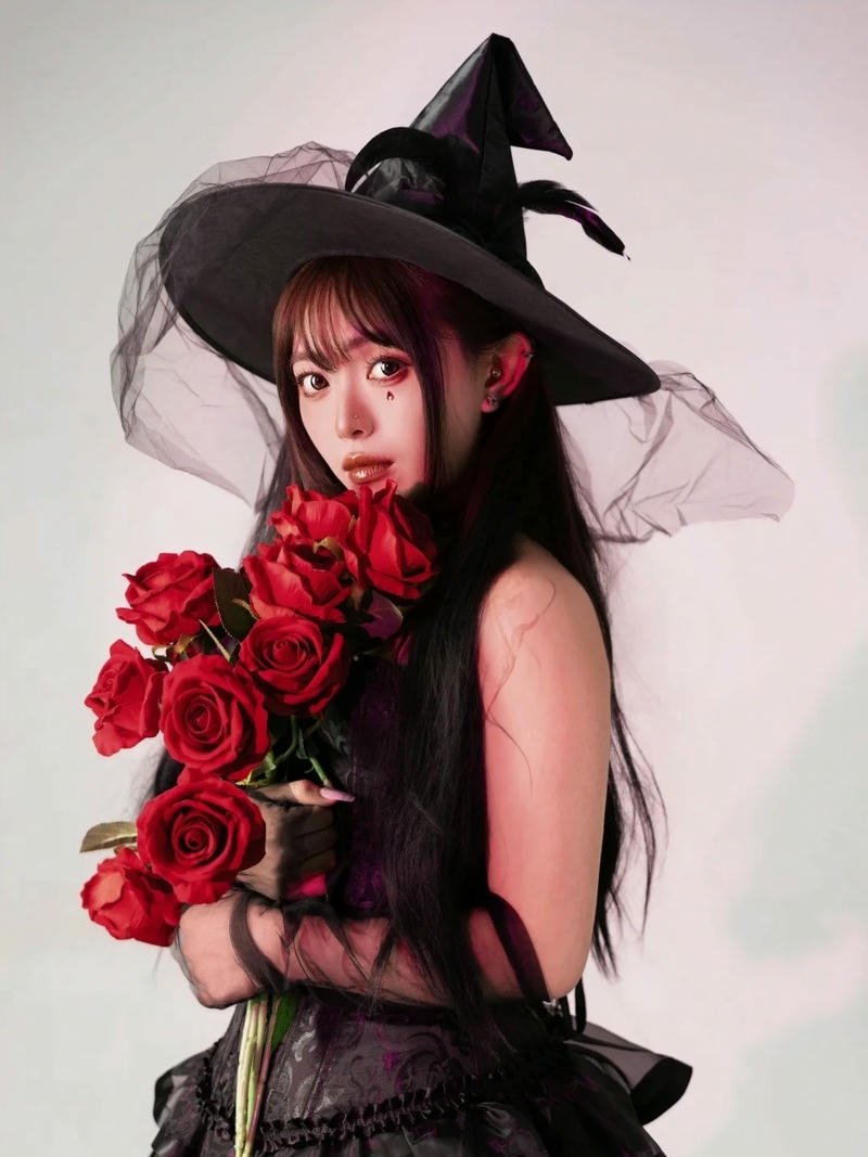 Cosplay phù thủy phong cách huyền bí đầy cuốn hút